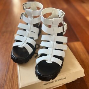 Yoki Fashion Inc. New Boston White Chunky Sandals. Size 7.5